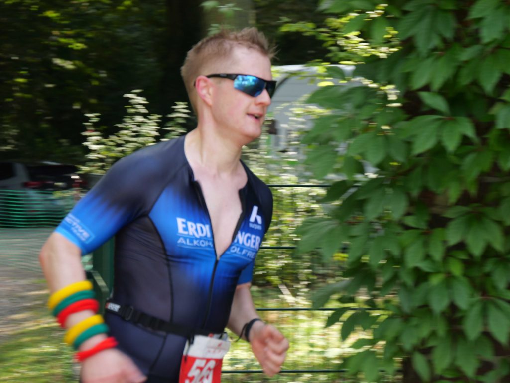 Zieleinlauf beim 21. Sparkassen-Triathlon Dortmund 2024